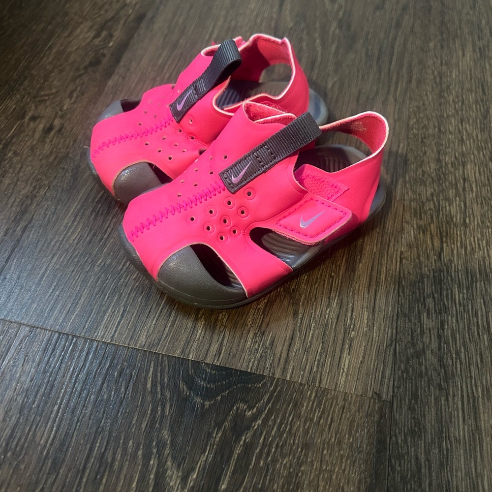 Nike Baby Sandal- size 3c